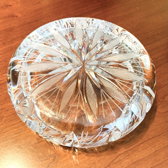 Shiny heavy Genuine lead real crystal ashtray round shaped with 11 cm diameter - Picture 4 of 4